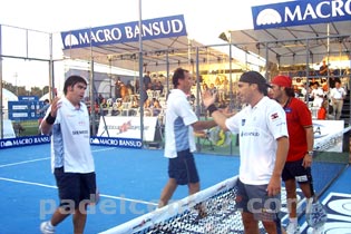 Momento histórico en el Mundial 2004. Roby y Maru se despiden en cuartos de final.