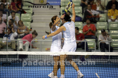 Las Argentinas ganan el primer punto de la final (foto: Padelcenter.com)