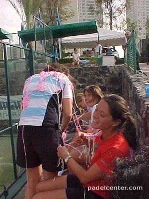 Mariana Pérez junto a Paula Eyheraguibel y Cata Tenorio (foto: Emilio Forcher)