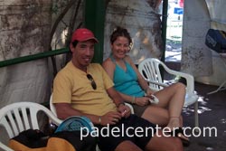 El chino Mu&ntilde;oz y la profesional Nela Brito, temprano, entre el p&uacute;blico