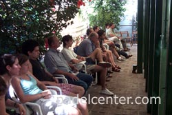 A pesar del calor, la gente lleg&oacute; temprano