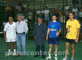 Roberto D&iacute;az, Sergio Trepet y Agustin Arnaldo junto a los subcampeones