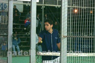 Cavalleri cambia opiniones con el &aacute;rbitro
